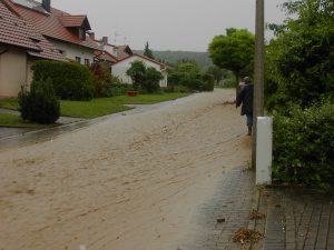 eine Strasse wird zum Bach